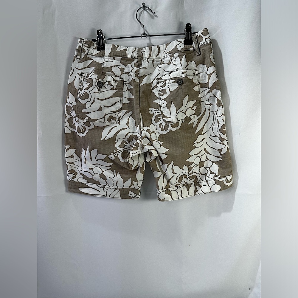 Lee One Tru Fit Women’s Short Sz 6 Petite Floral Mid-Rise light tan Pre-Owned